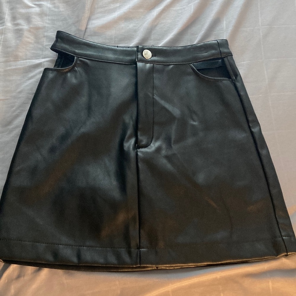 black leather skirt !